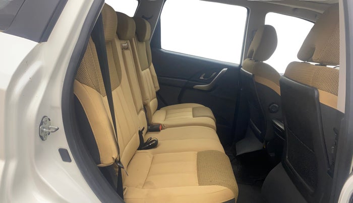 2020 Mahindra XUV500 W9, Diesel, Manual, 69,539 km, Right Side Rear Door Cabin