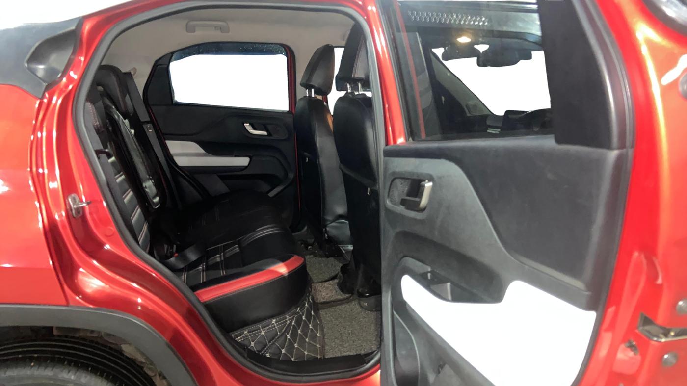 2022 Tata PUNCH CREATIVE  1.2 RTN DUAL TONE, Petrol, Manual, 85,586 km, Right Side Rear Door Cabin