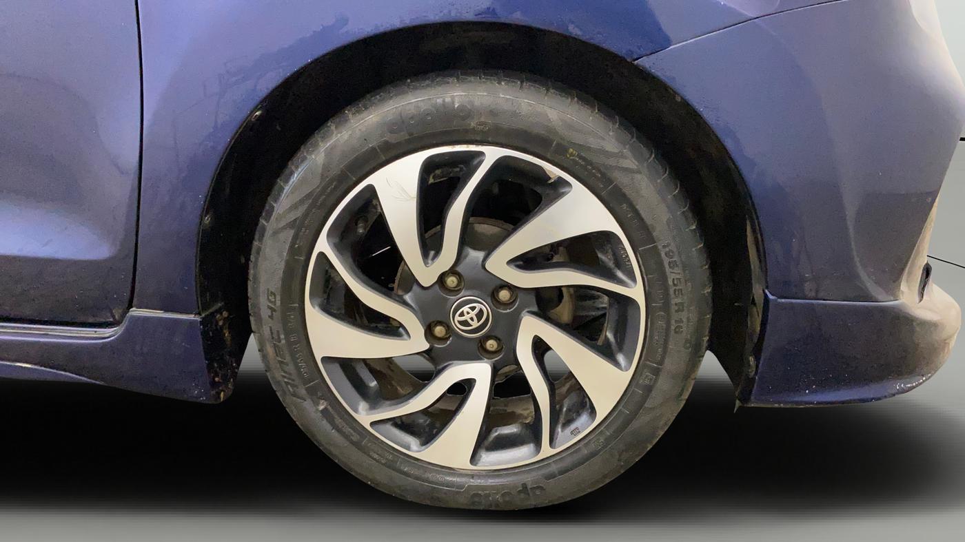 2019 Toyota Glanza V, Petrol, Manual, 38,395 km, Right Front Wheel
