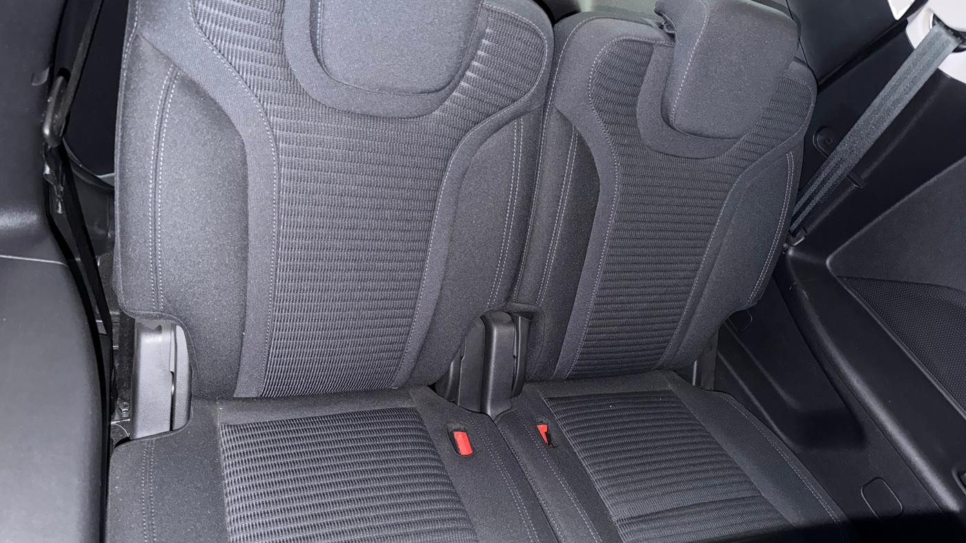 2024 Mahindra XUV700 AX 5 P MT 7 STR, Petrol, Manual, 39,411 km, Third Seat Row ( optional )
