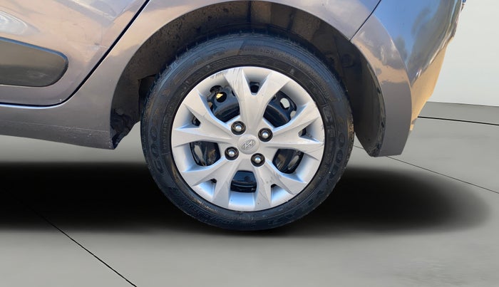 2016 Hyundai Grand i10 SPORTZ 1.2 KAPPA VTVT, Petrol, Manual, 87,768 km, Right Rear Wheel