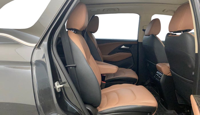 2023 MG HECTOR PLUS SHARP PRO 1.5 PETROL TURBO CVT 6 STR, Petrol, Automatic, 35,383 km, Right Side Rear Door Cabin