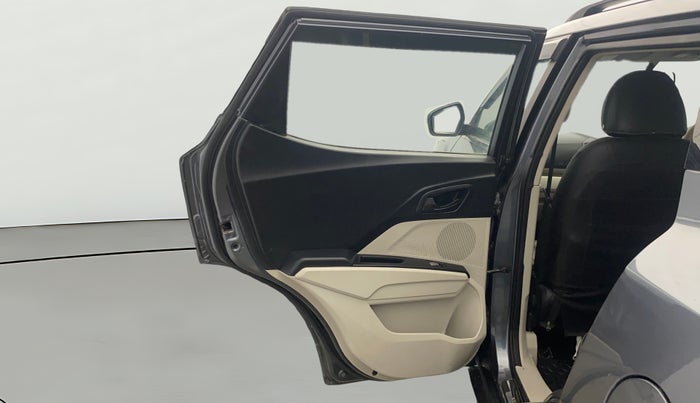 2022 Mahindra XUV300 W6 1.2 PETROL, Petrol, Manual, 18,846 km, LHS Rear Door