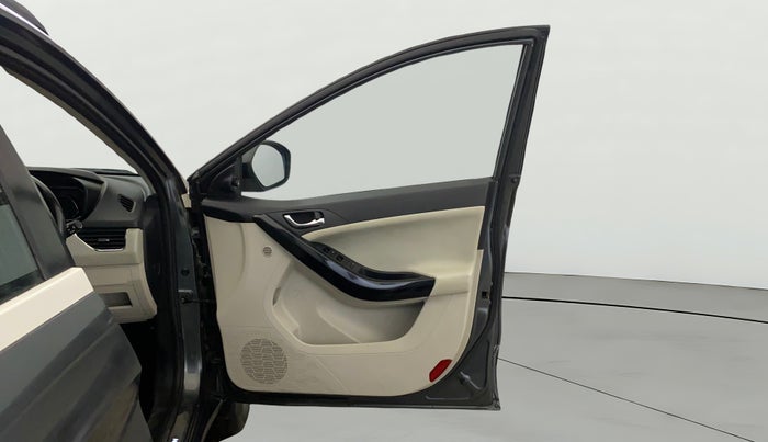 2023 Tata NEXON XZ PLUS LUX SUNROOF DUAL TONE PETROL, Petrol, Manual, 21,216 km, RHS Front Door