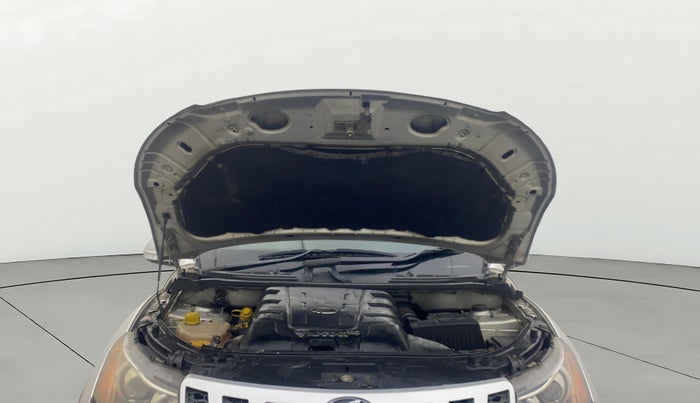 2015 Mahindra XUV500 W6, Diesel, Manual, 1,33,678 km, Open Bonet