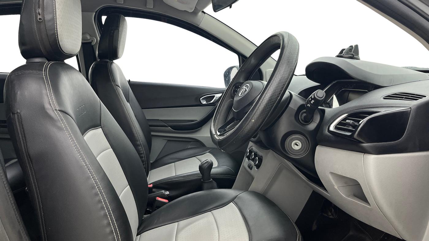 2020 Tata Tiago XZ PETROL, Petrol, Manual, 1,07,563 km, Right Side Front Door Cabin