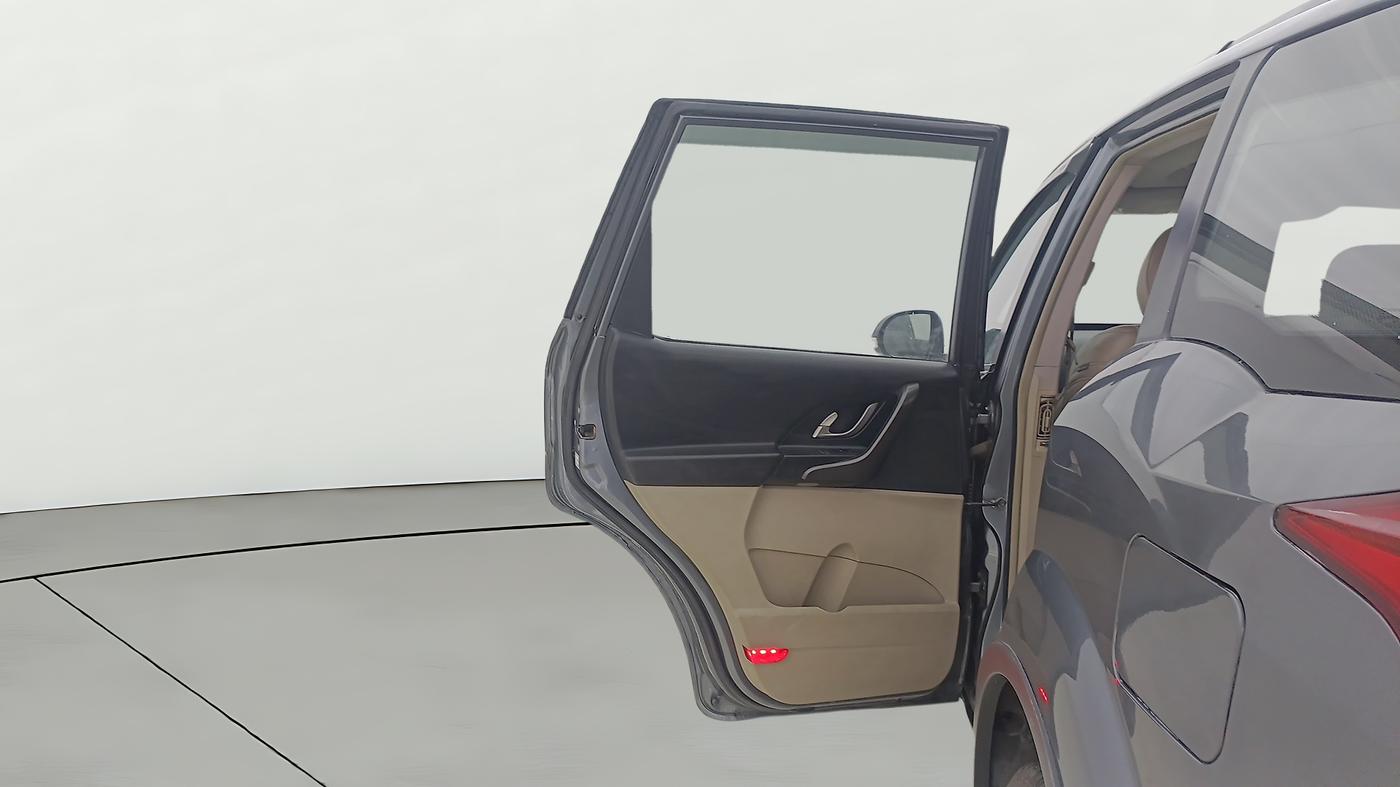 2017 Mahindra XUV500 W10 AT 1.99, Diesel, Automatic, 96,678 km, LHS Rear Door