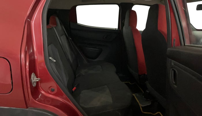 2020 Renault Kwid RXT 1.0 (O), Petrol, Manual, 47,923 km, Right Side Rear Door Cabin