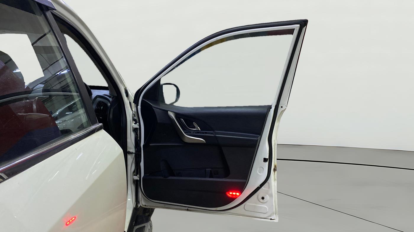 2019 Mahindra XUV500 W9, Diesel, Manual, 77,303 km, RHS Front Door