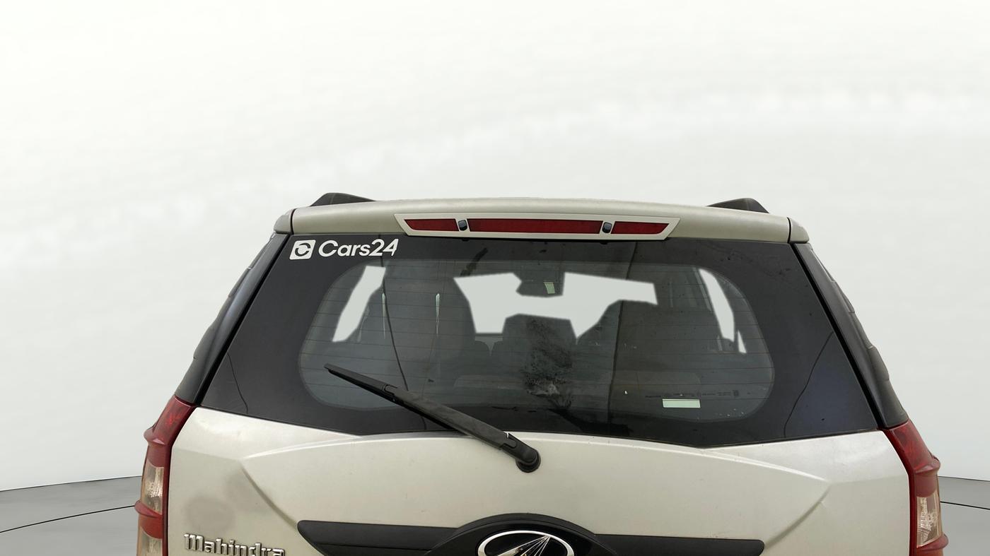2015 Mahindra XUV500 W8, Diesel, Manual, 1,20,724 km, Rear Windshield
