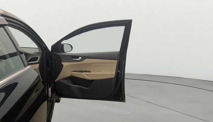 2019 Hyundai Verna 1.6 VTVT SX, CNG, Manual, 88,114 km, RHS Front Door