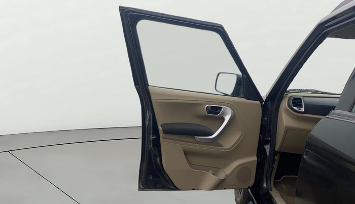 2018 Mahindra TUV300 T10, Diesel, Manual, 80,124 km, LHS Front Door