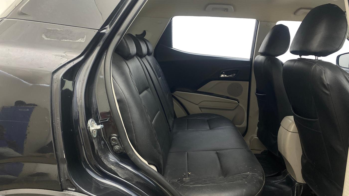 2020 Mahindra XUV300 W8 1.5 DIESEL, Diesel, Manual, 93,468 km, Right Side Rear Door Cabin