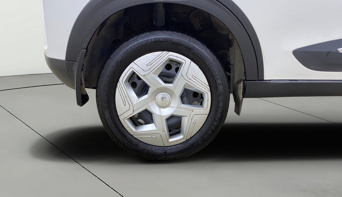 2025 Tata NEXON Smart Plus 1.2 iCNG, CNG, Manual, 5,710 km, Right Rear Wheel