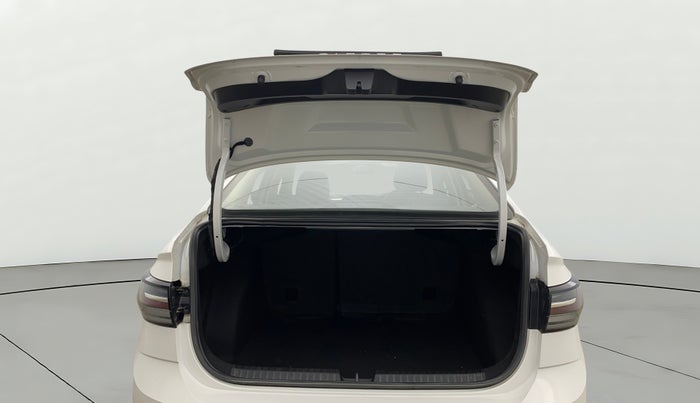 2024 Volkswagen VIRTUS HIGHLINE TSI 1.0 AT, Petrol, Automatic, 26,958 km, Boot Door Open