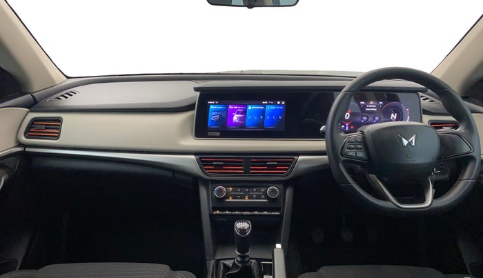 2022 Mahindra XUV700 AX 5 P MT 7 STR, Petrol, Manual, 32,954 km, Dashboard