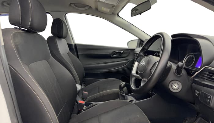 2022 Hyundai NEW I20 MAGNA 1.2 MT, CNG, Manual, 29,544 km, Right Side Front Door Cabin
