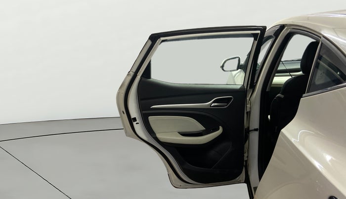 2024 MG ASTOR Sprint 1.5 MT (Ivory), Petrol, Manual, 7,166 km, LHS Rear Door