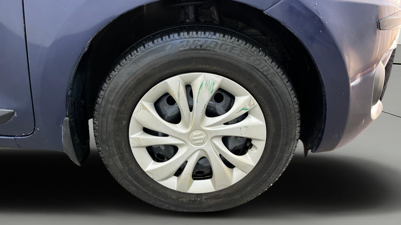 2020 Maruti Swift VXI, Petrol, Manual, 23,582 km, Right Front Wheel