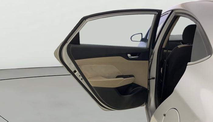 2017 Hyundai Verna 1.6 EX CRDI, Diesel, Manual, 1,33,554 km, LHS Rear Door