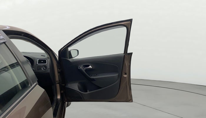 2017 Volkswagen Polo COMFORTLINE 1.2L, Petrol, Manual, 76,943 km, RHS Front Door