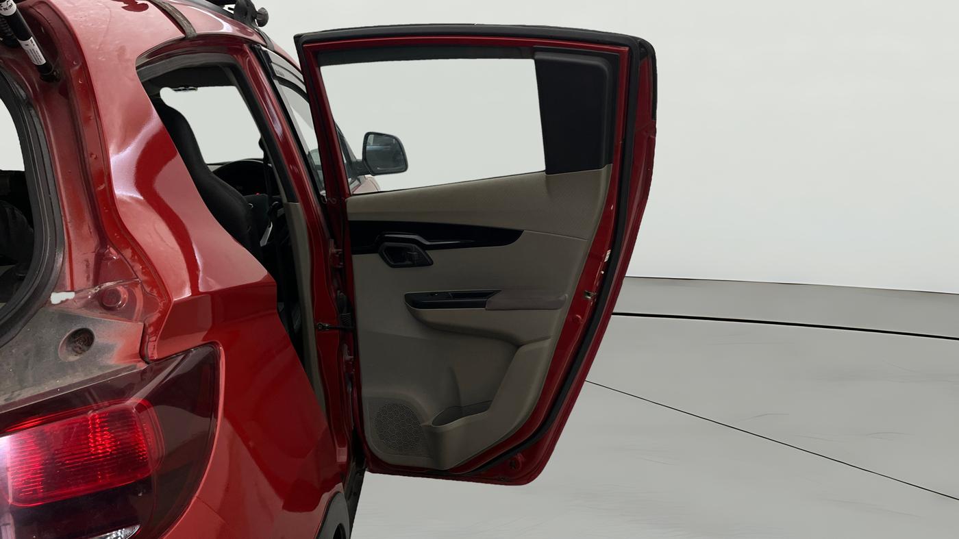 2016 Mahindra Kuv100 K6 6 STR, Petrol, Manual, 58,190 km, RHS Rear Door