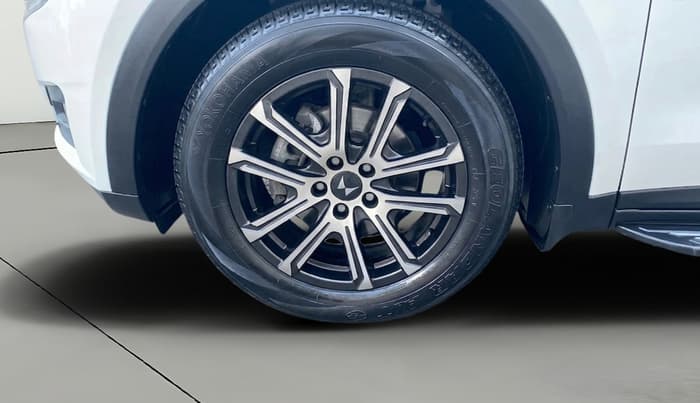 2021 Mahindra XUV700 AX 7 LUXURY D AT 7 STR, Diesel, Automatic, 77,604 km, Left Front Wheel