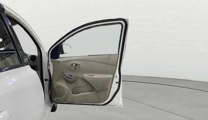 2015 Datsun Go Plus T, Petrol, Manual, 68,855 km, RHS Front Door