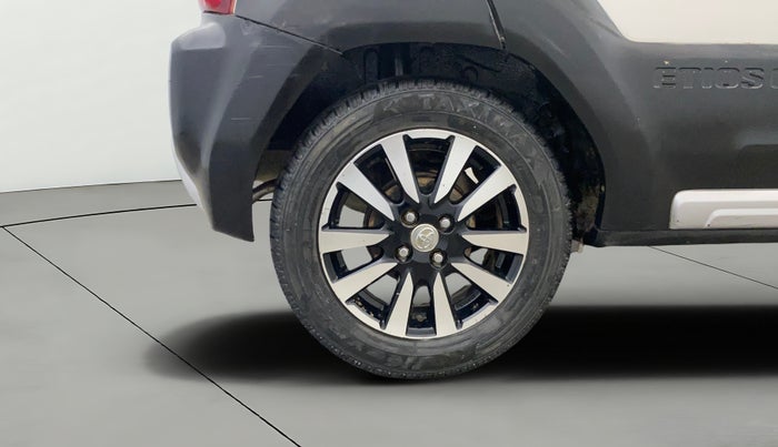 2015 Toyota Etios CROSS 1.2 G, Petrol, Manual, 1,16,991 km, Right Rear Wheel