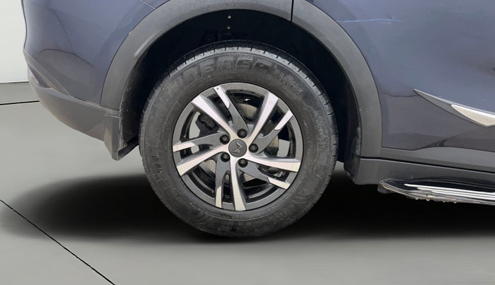 2022 Mahindra XUV700 AX 5 P MT 5 STR, Petrol, Manual, 46,331 km, Right Rear Wheel