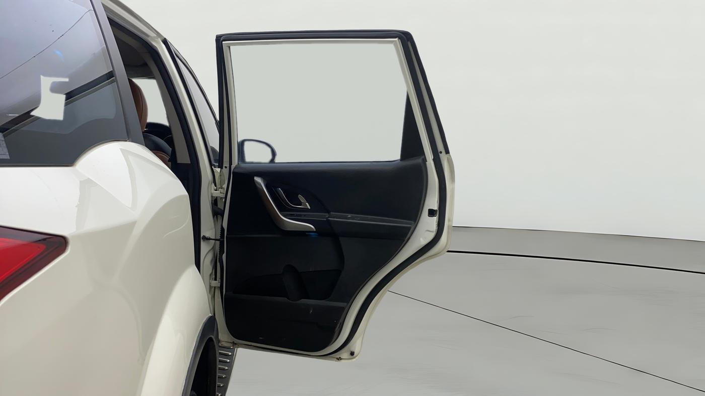 2020 Mahindra XUV500 W7 AT, Diesel, Automatic, 73,918 km, RHS Rear Door