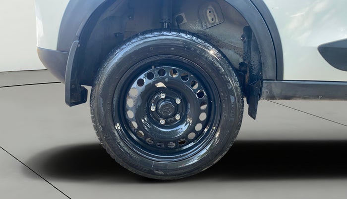 2024 Tata NEXON Smart Plus 1.2 Revotron 6 AMT, Petrol, Automatic, 14,400 km, Right Rear Wheel