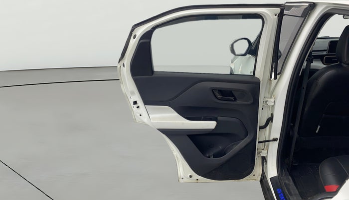 2024 Tata PUNCH ACCOMPLISHED DAZZLE SUNROOF CNG MT, CNG, Manual, 39,304 km, LHS Rear Door