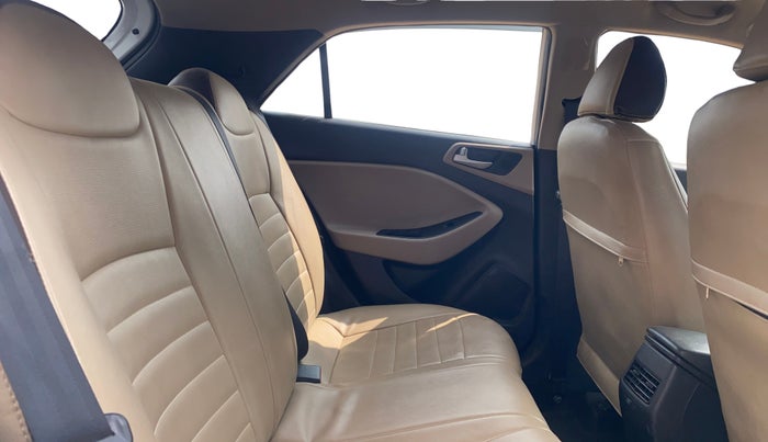 2019 Hyundai Elite i20 SPORTZ PLUS 1.2, Petrol, Manual, 31,628 km, Right Side Rear Door Cabin