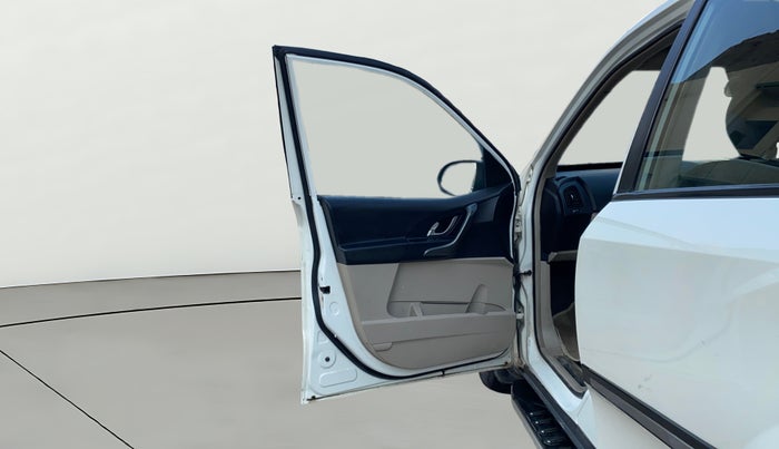 2017 Mahindra XUV500 W6, Diesel, Manual, 37,310 km, LHS Front Door