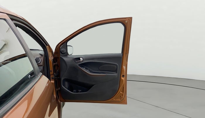 2018 Ford FREESTYLE TITANIUM 1.2 PETROL, Petrol, Manual, 27,422 km, RHS Front Door