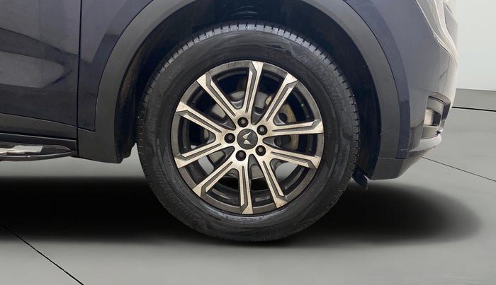 2023 Mahindra XUV700 AX 7 LUXURY D MT 7 STR, Diesel, Manual, 1,09,565 km, Right Front Wheel