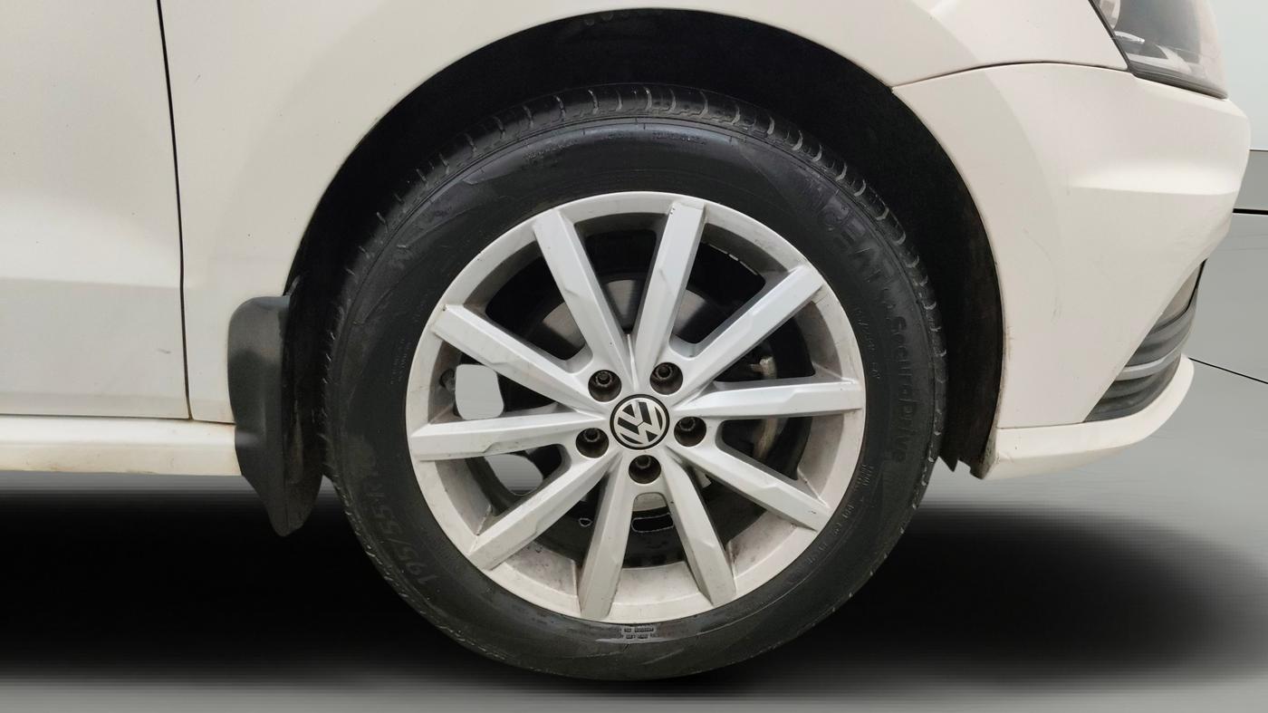 2017 Volkswagen Ameo HIGHLINE1.2L PLUS 16 ALLOY, Petrol, Manual, 95,740 km, Right Front Wheel