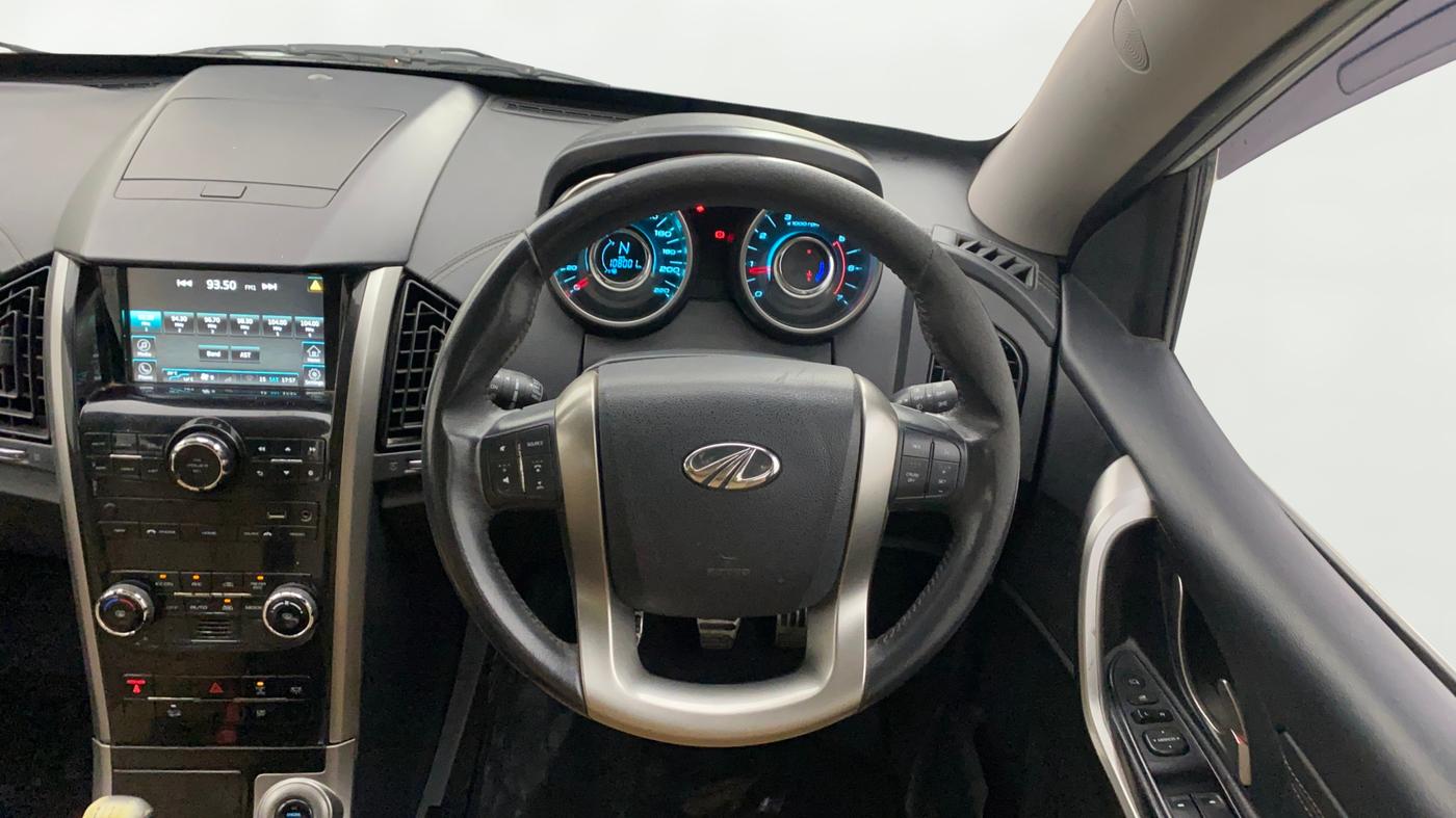 2019 Mahindra XUV500 W11, Diesel, Manual, 1,08,000 km, Steering Wheel Close Up