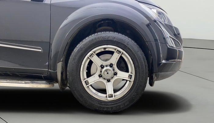 2015 Mahindra XUV500 W6, Diesel, Manual, 1,13,116 km, Right Front Wheel