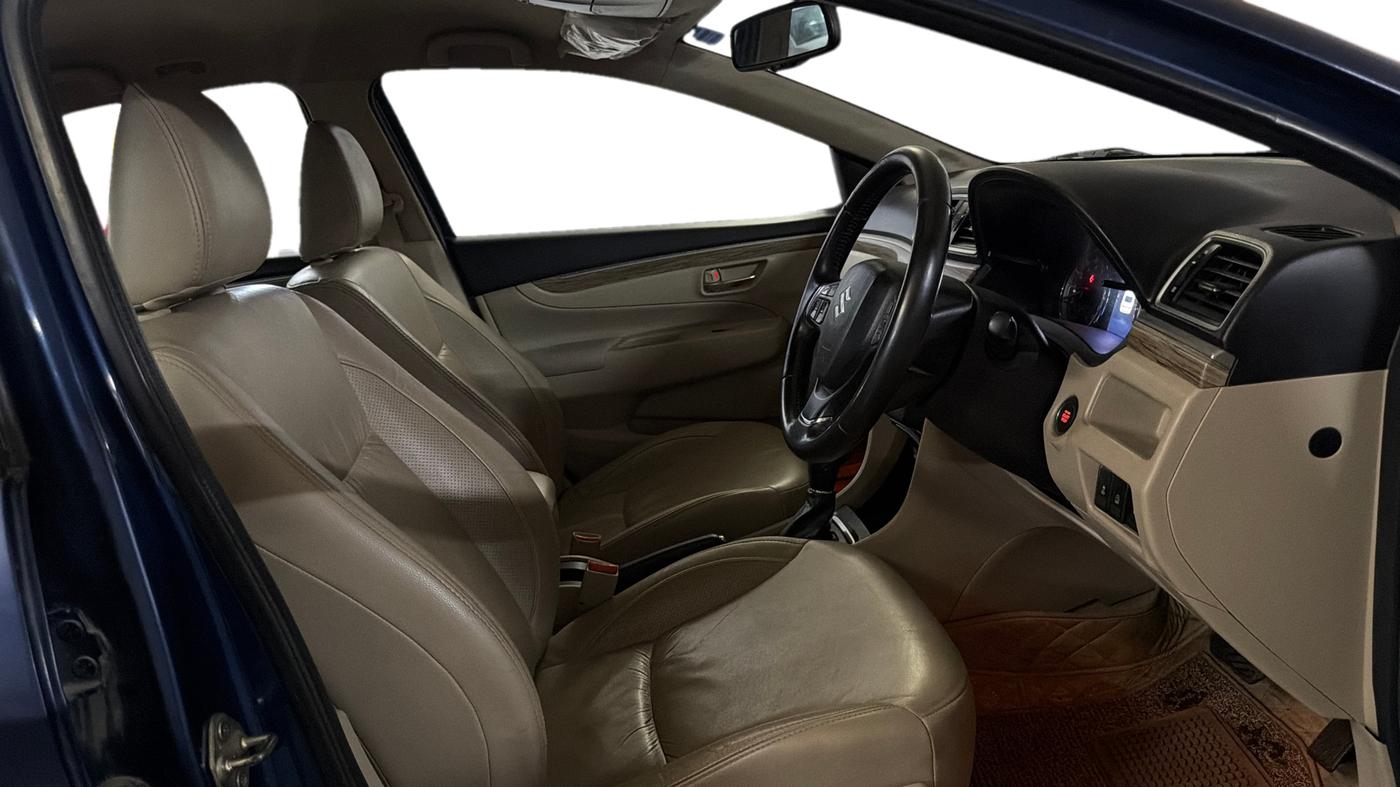 2020 Maruti Ciaz ALPHA  AT 1.5 SHVS PETROL, Petrol, Automatic, 1,14,322 km, Right Side Front Door Cabin