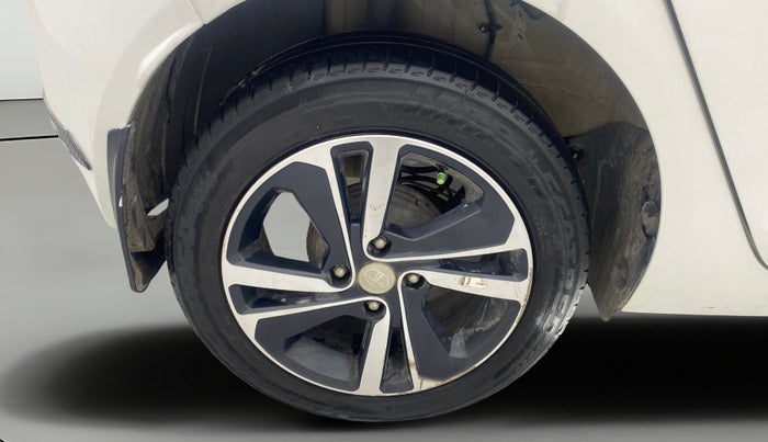 2023 Tata ALTROZ XZ + SUNROOF, Petrol, Manual, 44,407 km, Right Rear Wheel