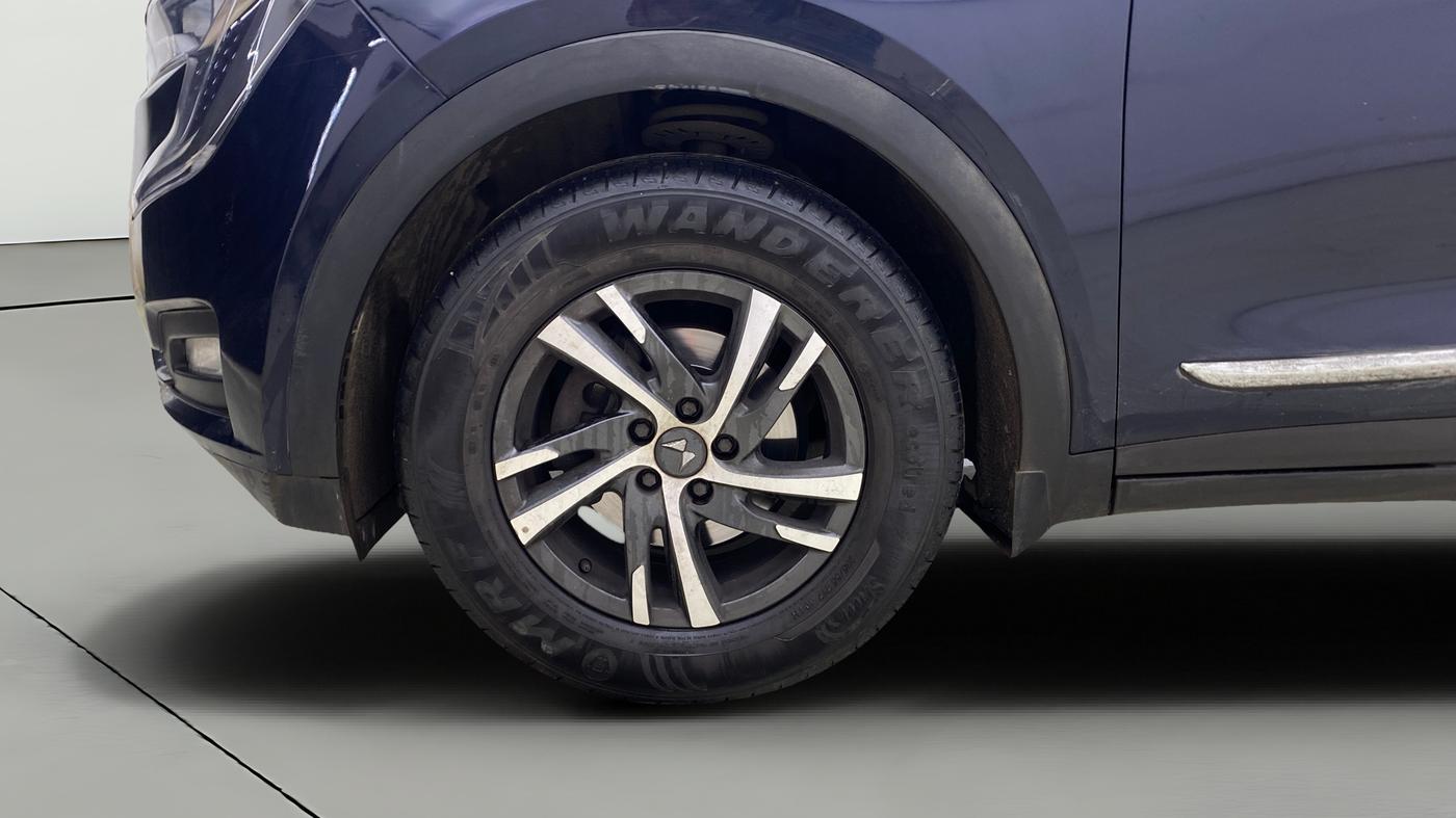 2023 Mahindra XUV700 AX 5 P AT 5 STR, Petrol, Automatic, 12,399 km, Left Front Wheel