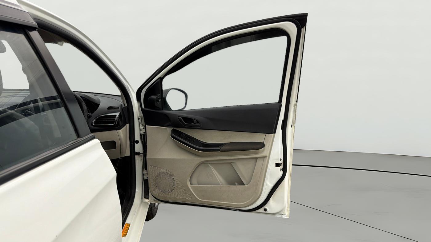 2024 Tata TIGOR XZ CNG, CNG, Manual, 79,353 km, RHS Front Door
