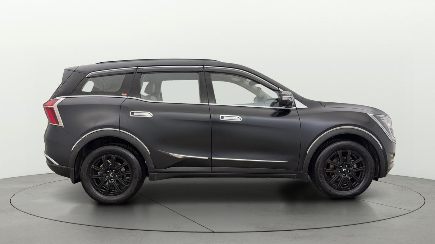 2024 Mahindra XUV700 AX 7 Luxury Pack Petrol AT 6 STR, Petrol, Automatic, 32,191 km, Right Side View