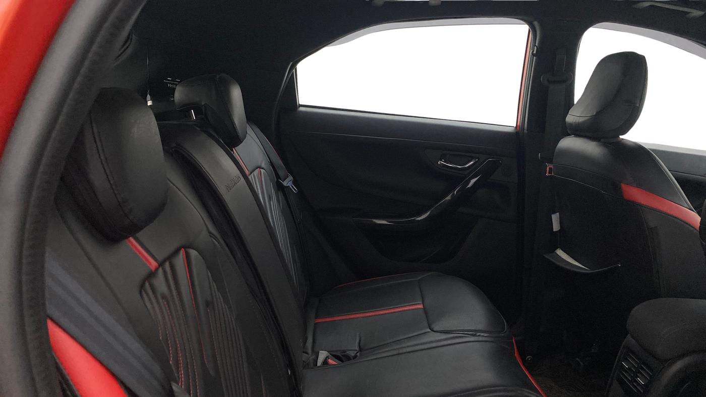 2024 Tata NEXON FEARLESS SUNROOF DUAL TONE 1.2 PETROL, Petrol, Manual, 5,972 km, Right Side Rear Door Cabin