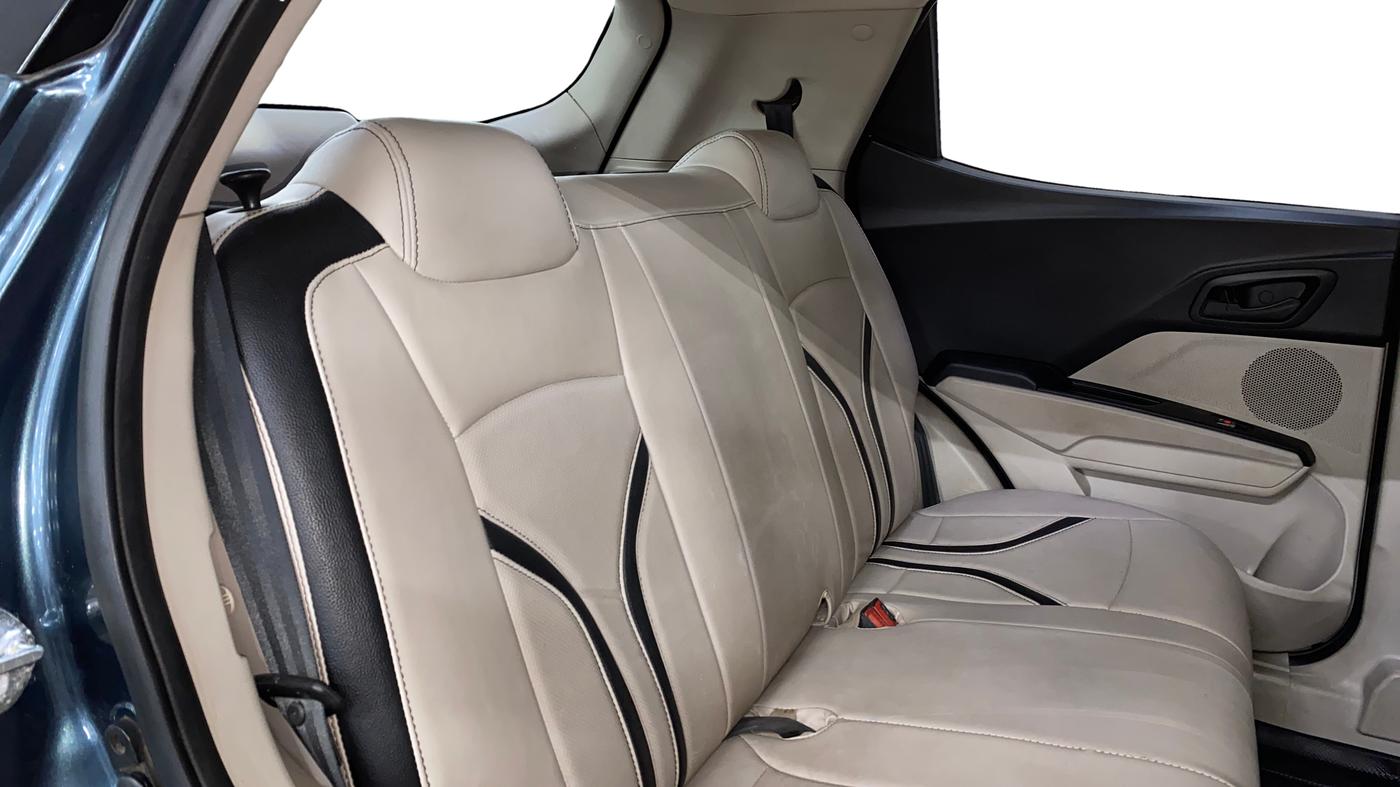 2022 Mahindra XUV300 W6 1.5 DIESEL AMT, Diesel, Automatic, 17,803 km, Right Side Rear Door Cabin