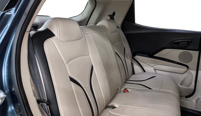 2022 Mahindra XUV300 W6 1.5 DIESEL AMT, Diesel, Automatic, 17,740 km, Right Side Rear Door Cabin