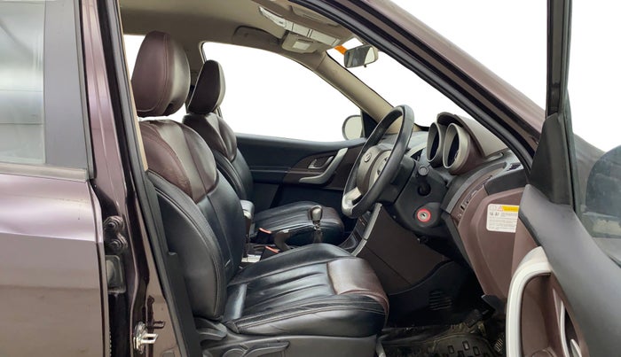 2014 Mahindra XUV500 W8, Diesel, Manual, 54,201 km, Right Side Front Door Cabin