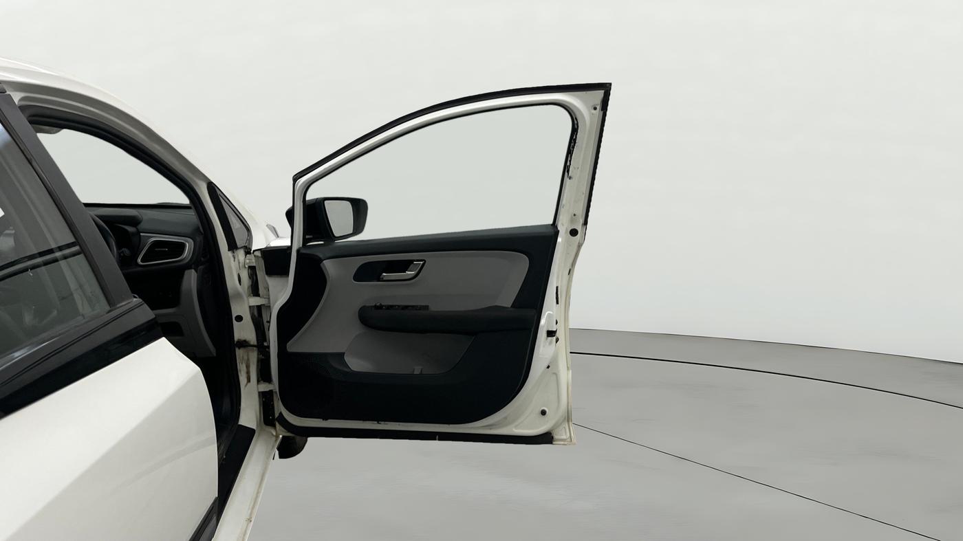 2020 Tata ALTROZ XZ PETROL, Petrol, Manual, 75,469 km, RHS Front Door